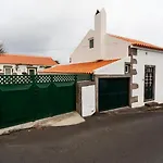 Casa de Férias Charming House - House &