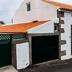 Charming House - House & Biscoitos (Terceira)