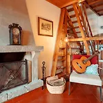 Charming House - House & *