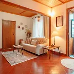 Charming House - House & Biscoitos (Terceira)