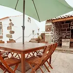 Сasa de vacaciones Charming House - House & *
