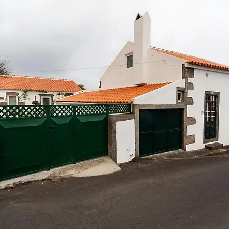 Сasa de vacaciones Charming House - House &