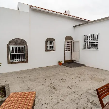Charming House - House & * Biscoitos (Terceira)