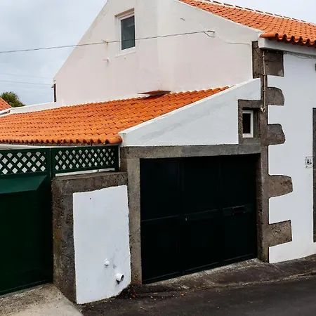 Charming House - House & Biscoitos (Terceira)
