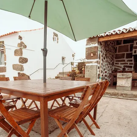 Dom wakacyjny Charming House - House & *